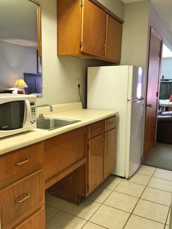 Ferry Pass Hotel Del Sol - Pensacola מראה חיצוני תמונה
