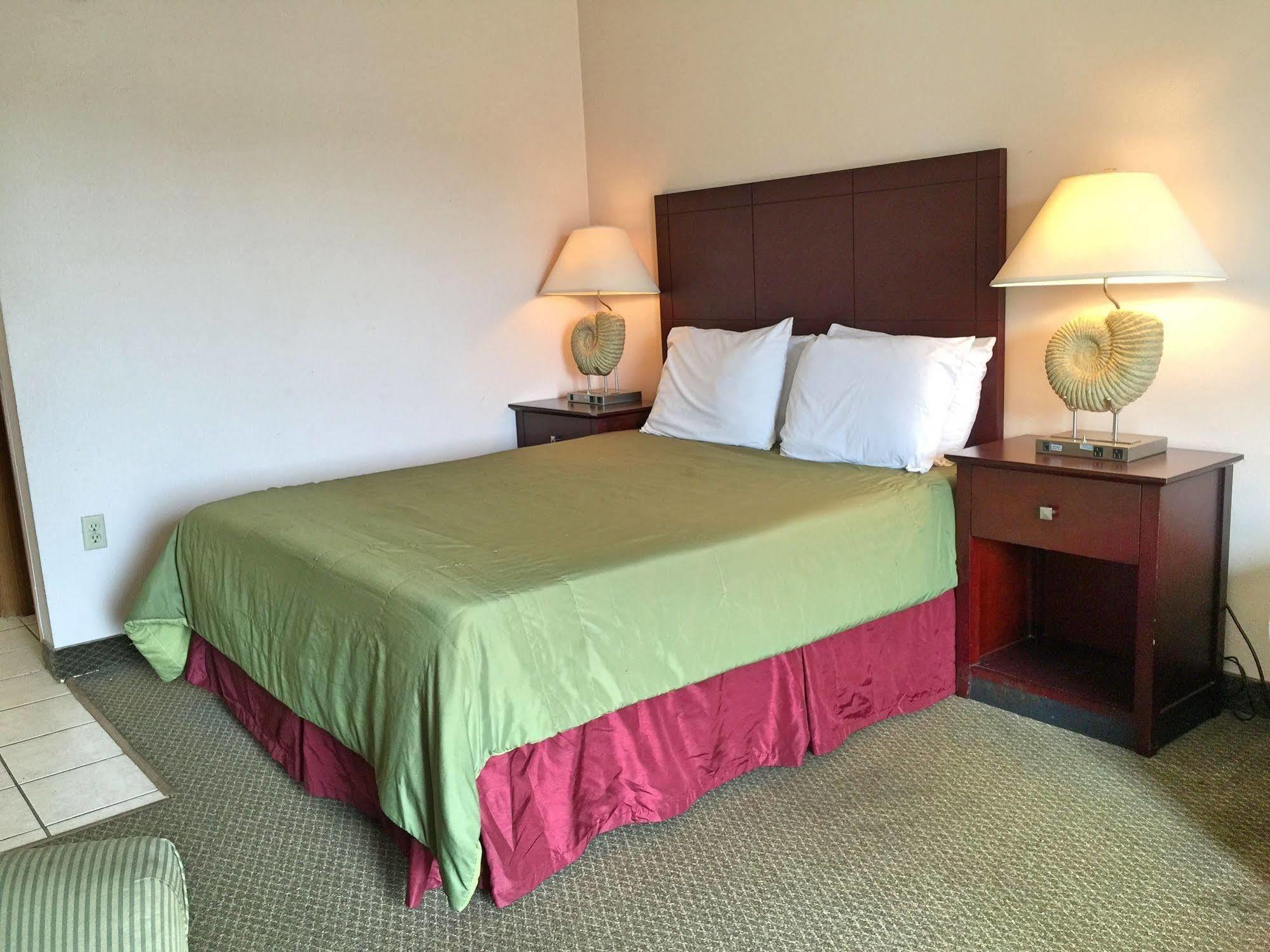 Ferry Pass Hotel Del Sol - Pensacola מראה חיצוני תמונה