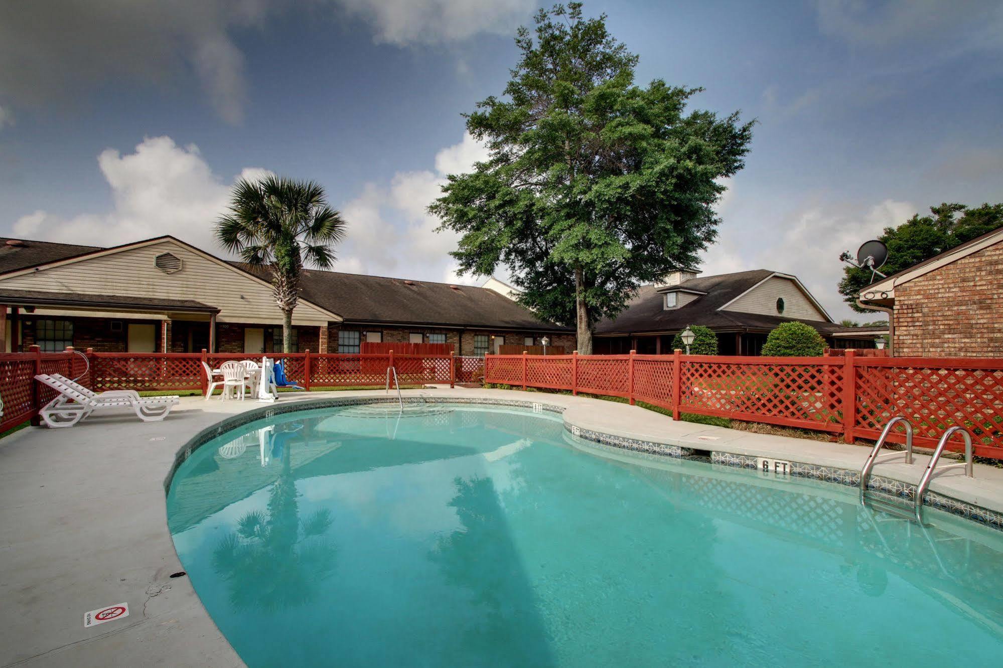 Ferry Pass Hotel Del Sol - Pensacola מראה חיצוני תמונה