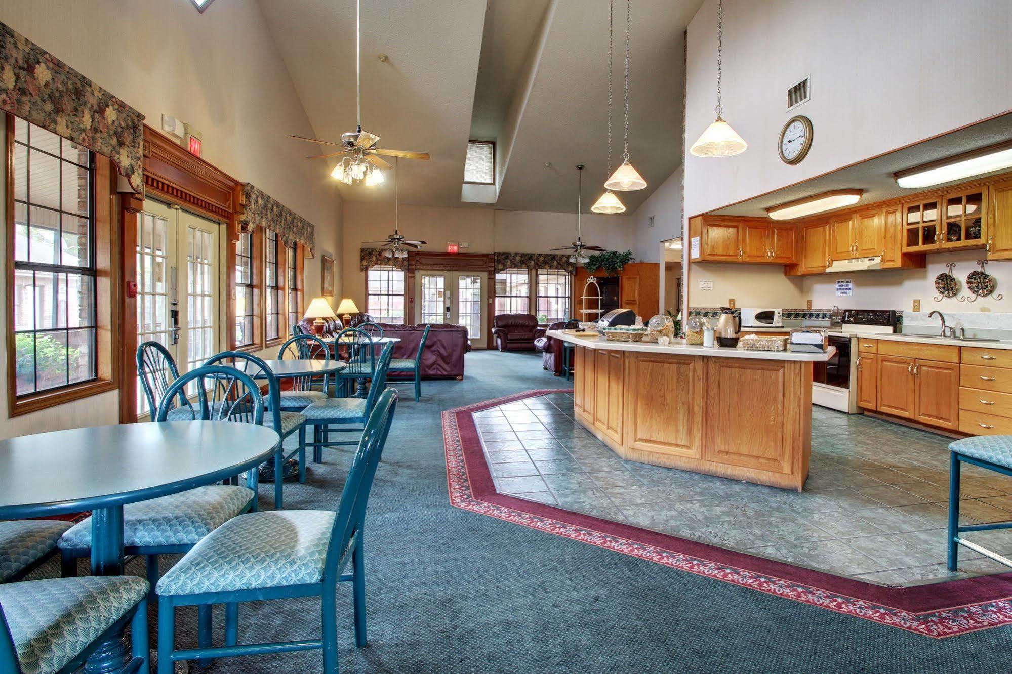 Ferry Pass Hotel Del Sol - Pensacola מראה חיצוני תמונה